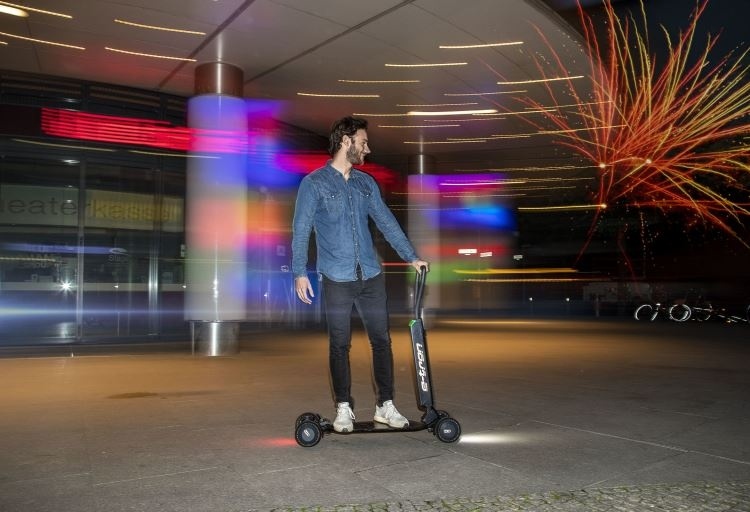 Audi представила электрический самокат e-Tron Scooter с запасом хода в 20 км