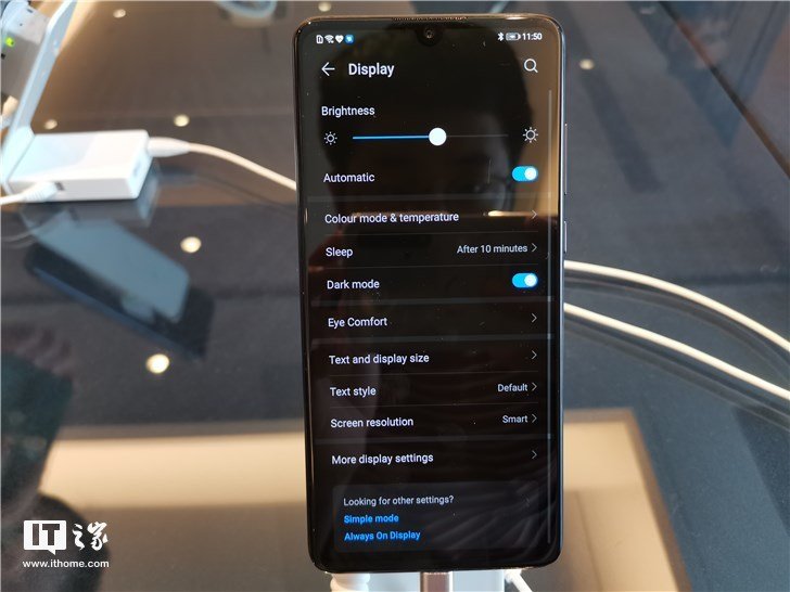 Фотогалерея дня: интерфейс EMUI 10 в смартфоне Huawei P30 Pro