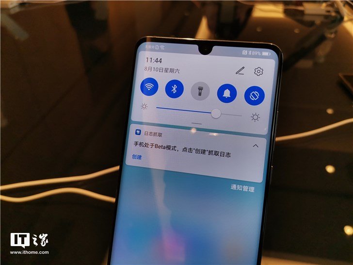 Фотогалерея дня: интерфейс EMUI 10 в смартфоне Huawei P30 Pro