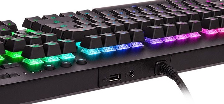 Игровая клавиатура Thermaltake Level 20 GT RGB представлена в трёх версиях