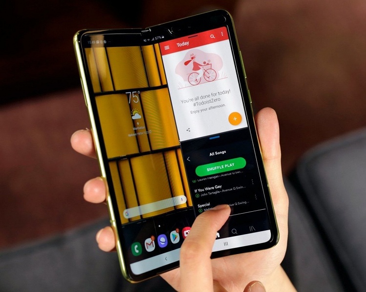 Успех после провала. Samsung Galaxy Fold отлично продаётся