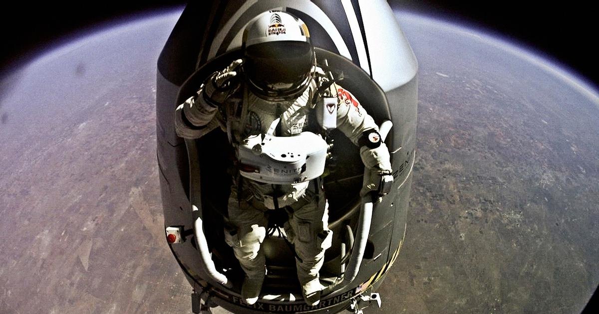 Оригинальная капсула Red Bull Stratos – в Санкт-Петербурге