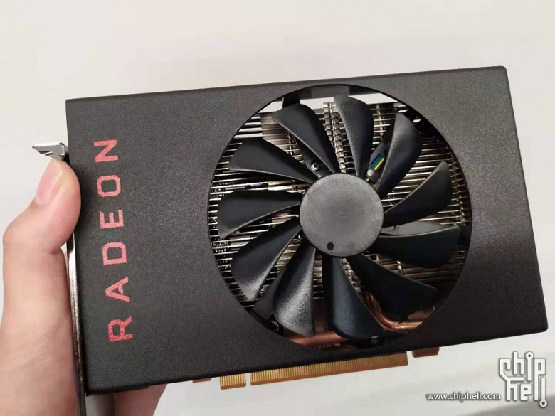 Небольшая, но мощная. Появилось первое фото видеокарты Radeon RX 5500