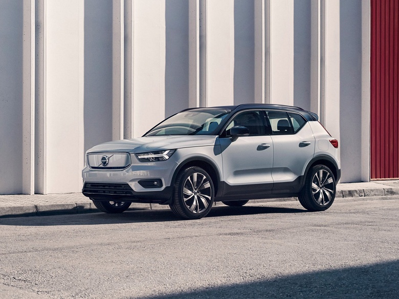 Volvo Cars открывает новое семейство электромобилей моделью XC40 Recharge 