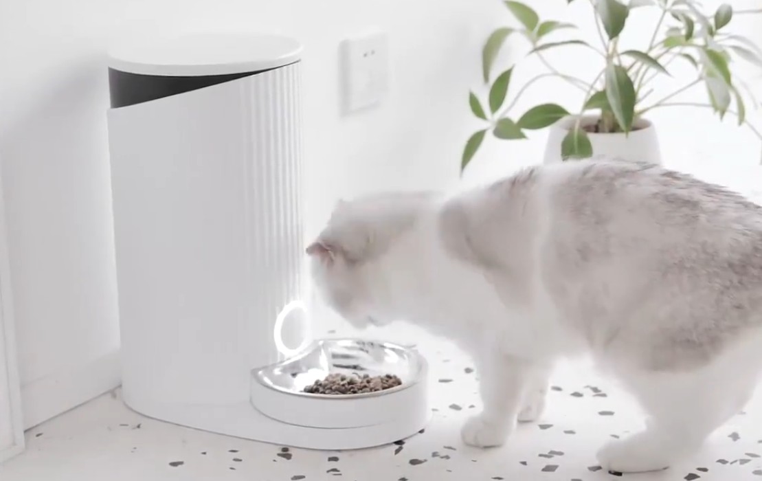 Русская хакерша случайно взломала кормушки для животных Xiaomi Furrytail Pet Smart Feeder по всему миру - 1