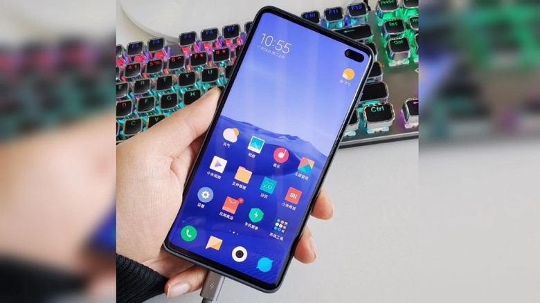 Redmi K30 и правда очень похож на Samsung Galaxy S10+