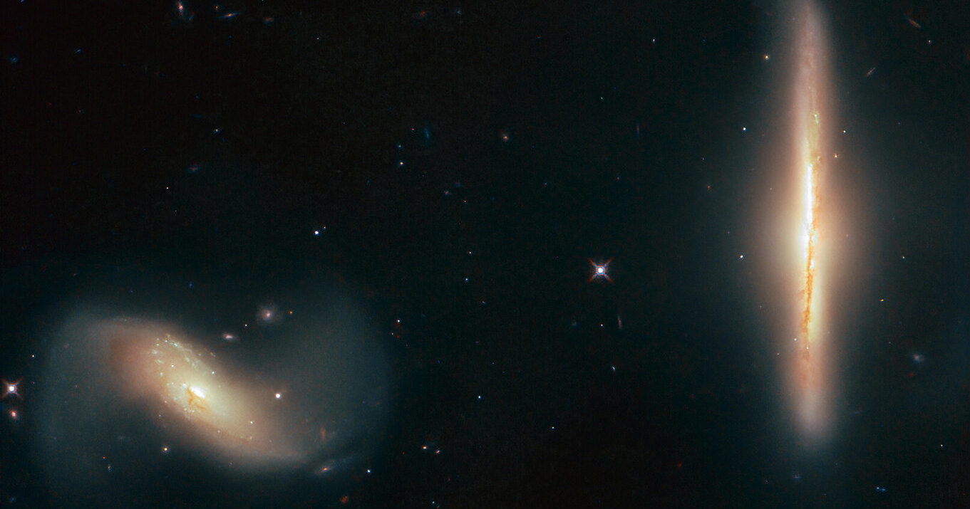 «Хаббл» заснял пару взаимодействующих галактик