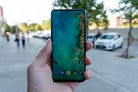 У Xiaomi есть уникальный сгибающийся смартфон с камерой-перевертышем - 1