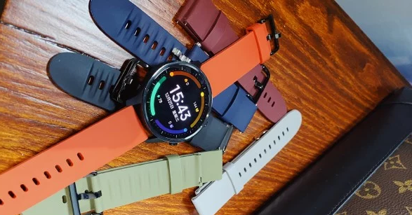 Xiaomi Watch Color на живых фото со сменными ремешками