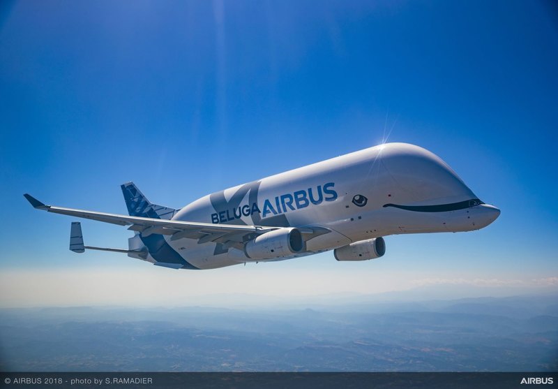 Гигантский грузовой самолет Airbus BelugaXL приступил к работе - 2