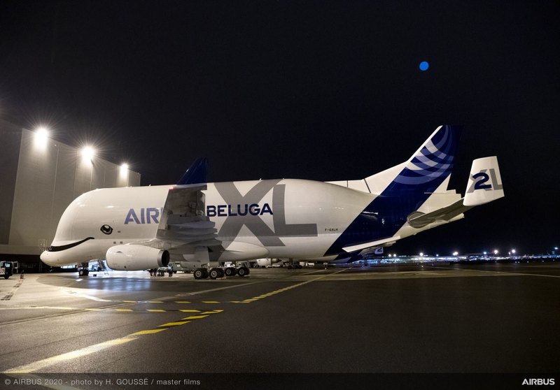 Гигантский грузовой самолет Airbus BelugaXL приступил к работе - 3