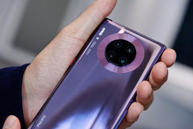 Смартфоны Huawei Mate 30 и Mate 30 Pro получили обновление EMUI 10