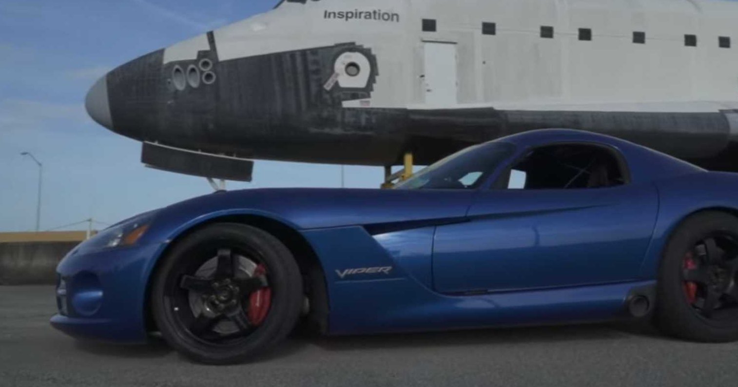 Машина 400 лошадиных сил. Dodge Viper 2000 лошадиных сил. Луи Шевроле рекорд скорости. Dodge Viper рекорд по скорости.