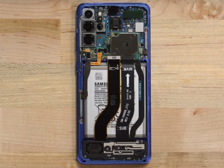 Видео дня: специалисты iFixit препарировали смартфон Samsung Galaxy S20+