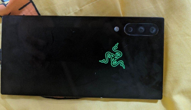 Первые фотографии Razer Phone 3