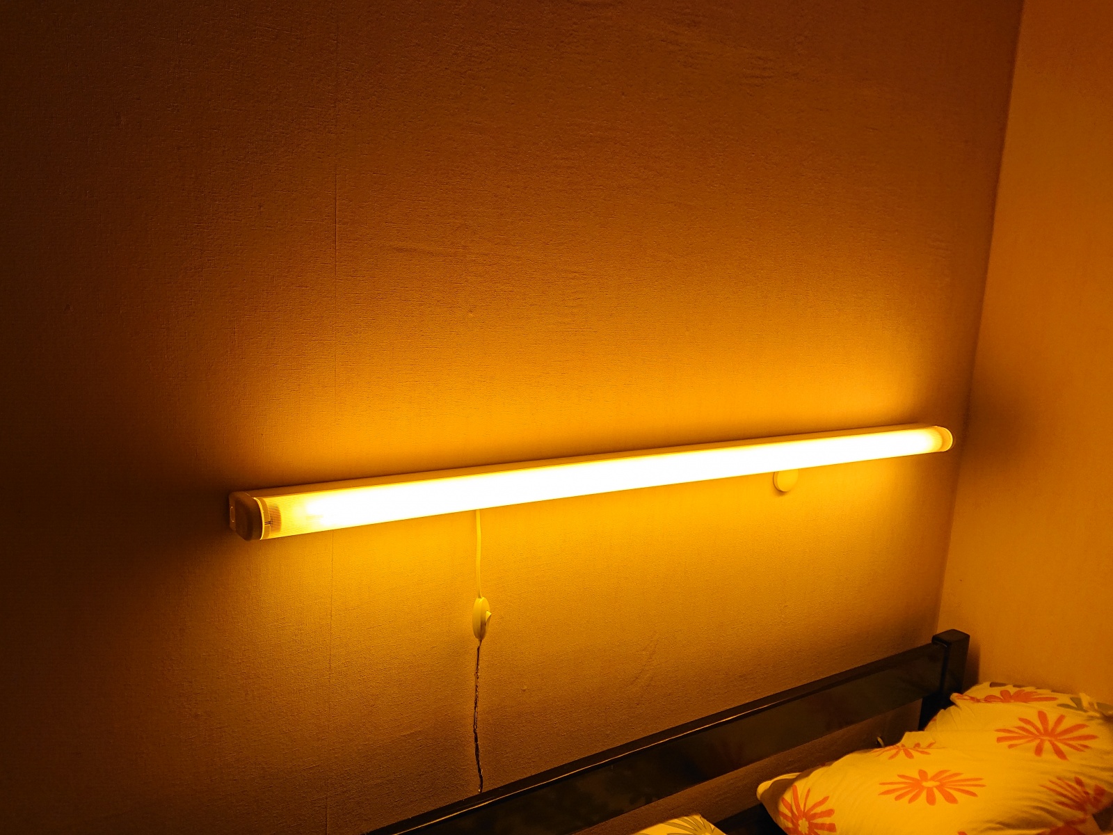 Необычный вариант вечернего освещения в комнате - 10