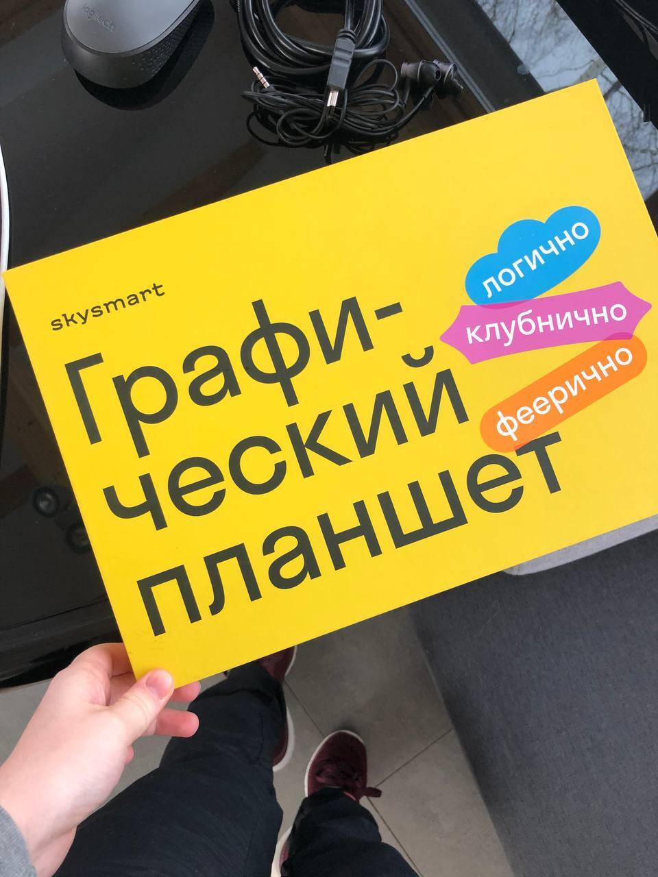 Хэппи-энд: внутри этой коробки — планшет с ручкой и обложкой. Красиво упакованные, как мы и хотели!