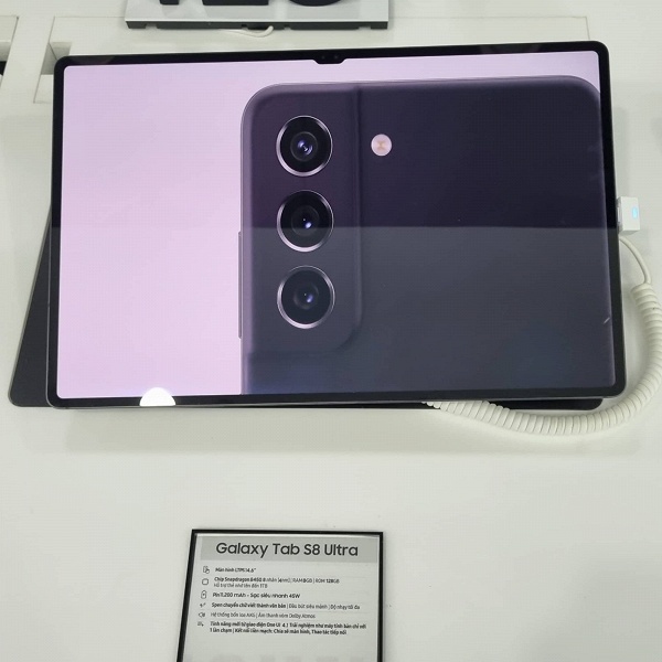 Samsung Super AMOLED с чёлкой, Snapdragon 8 Gen 1, динамики AKG, 11 200 мА•ч, 45 Вт. Первое живое фото Galaxy Tab S8 Ultra с характеристиками