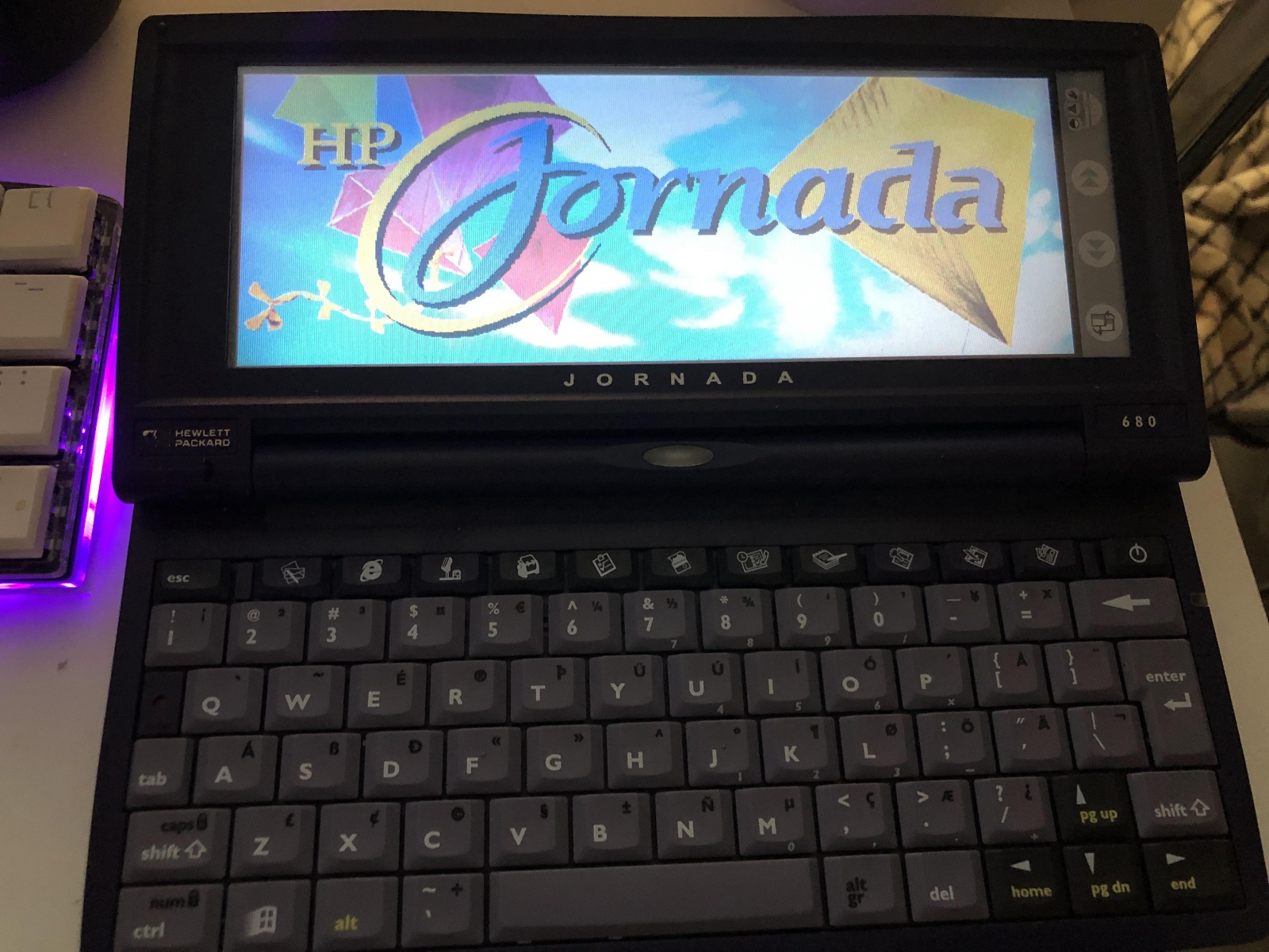 Умели же делать: карманный компьютер HP Jornada из 1998 года. Часть 1 - 3