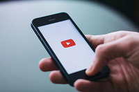 В YouTube остаётся 35 700 видеороликов, нарушающих законы РФ. Роскомнадзор направил более 13 тыс. требований по удалению - 2