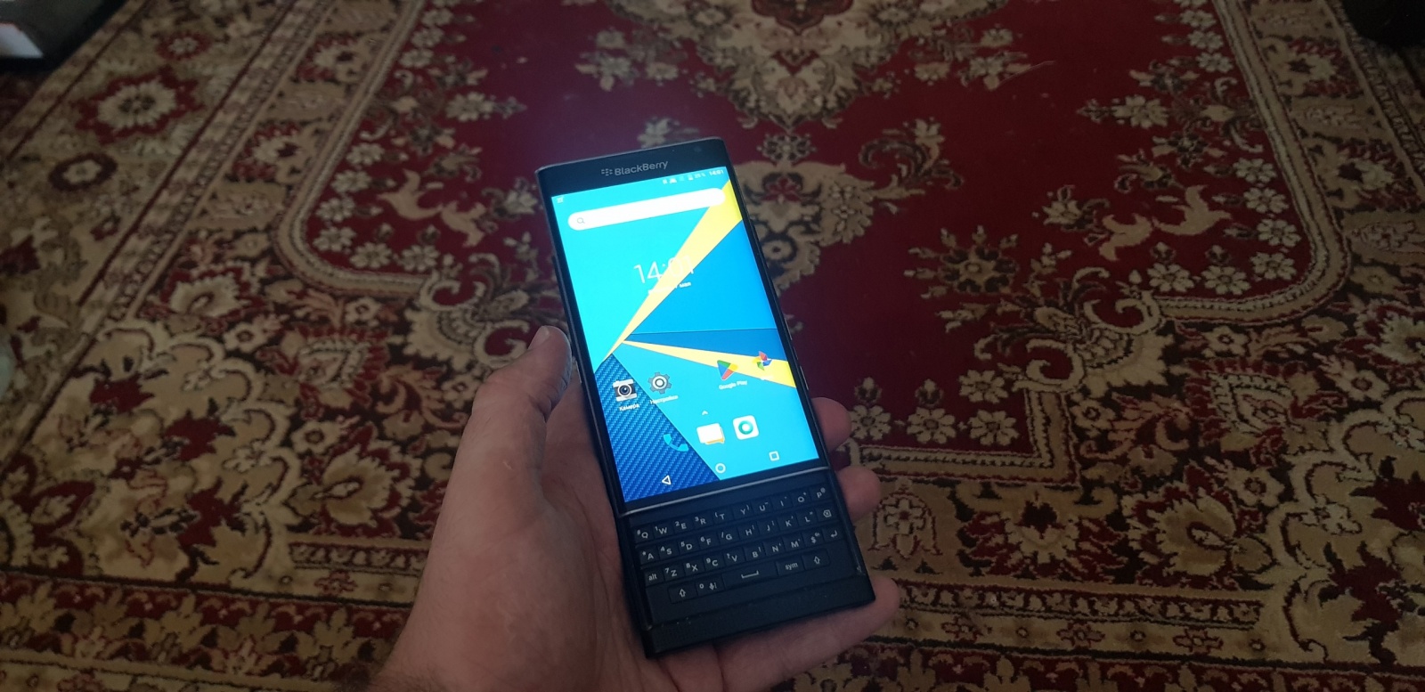 Таких больше не делают: смотрим на шедевральный BlackBerry Priv. Как  ежевичная компания сделала крутейший смартфон?