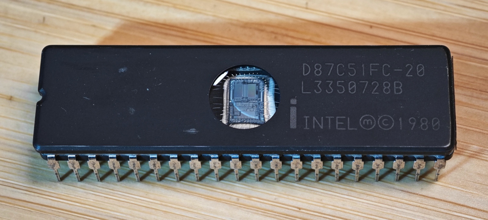 Запускаем Intel 87C51 — первый крупносерийный микроконтроллер (1980) - 2