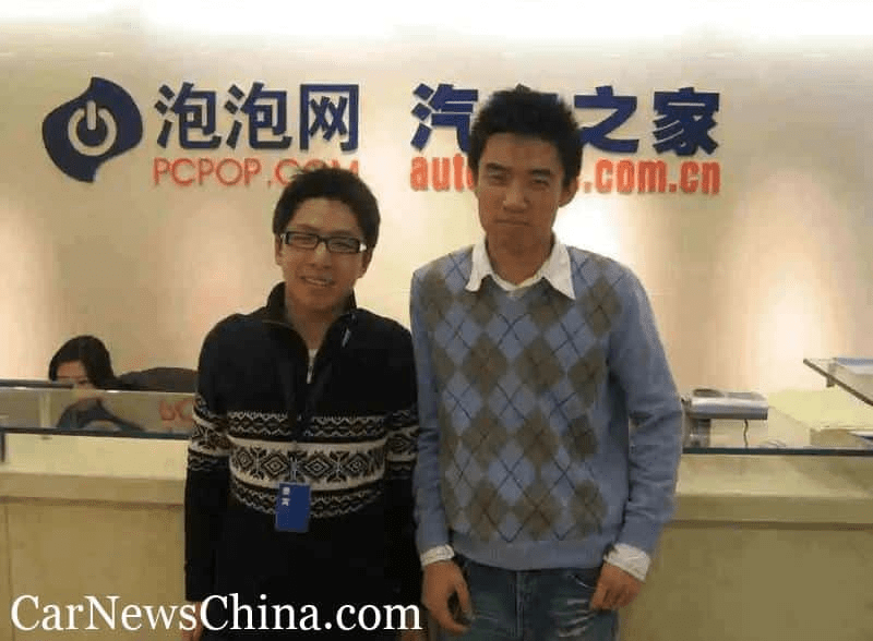 Справа - очень молодой и еще не очень богатый Ли Сян во времена становления PCPop.com. Слева, судя по всему, как раз Цинь Жи (но это не точно).