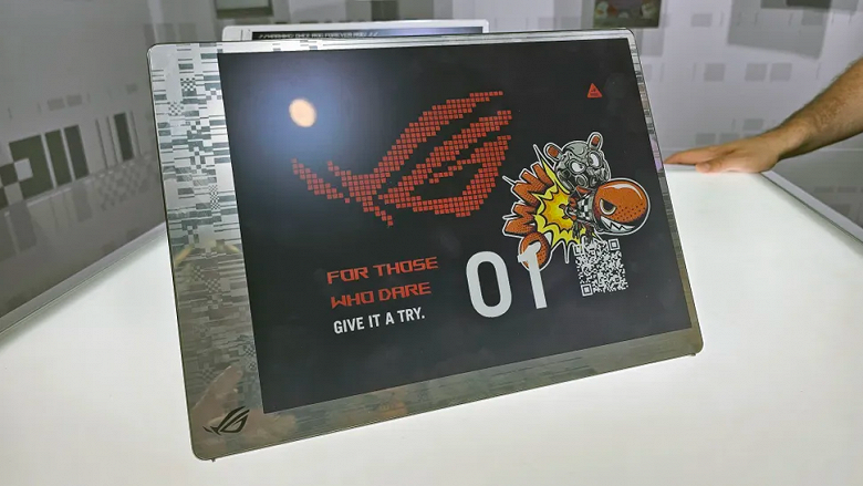 Полная свобода самовыражения: Asus встроила цветной экран E Ink в крышку ноутбука 