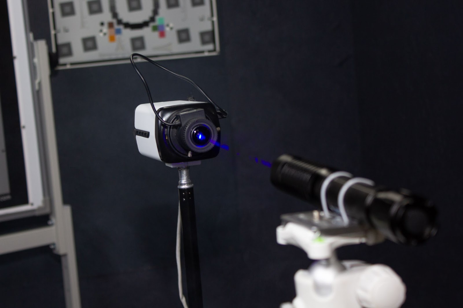 Лазер против камеры видеонаблюдения: что будет с матрицей и защитит ли IP-камеру DC-iris? - 1
