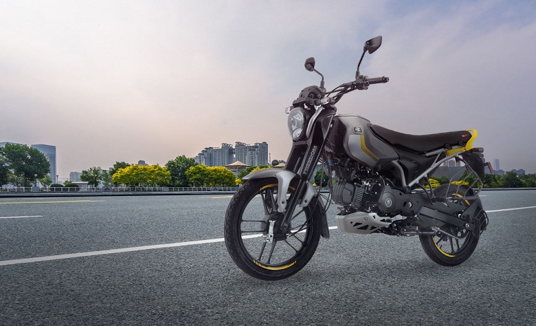 Первый в мире CNG-мотоцикл (на метане) Bajaj Freedom 125 NG04 — всего за 1000 евро