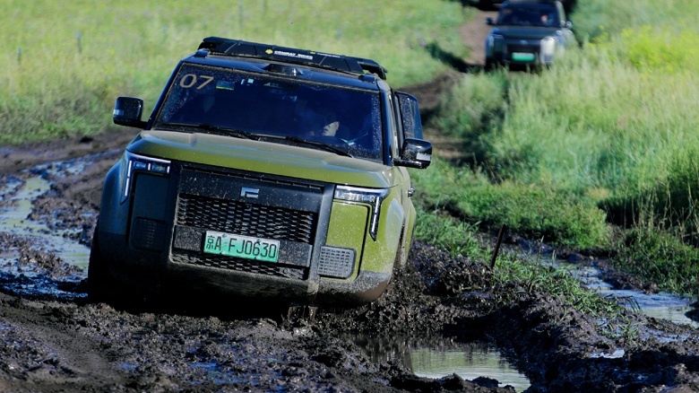 Представлен сильно подешевевший внедорожник Polestones 01 с дизайном Pininfarina, запасом хода более 1300 км и кроватью