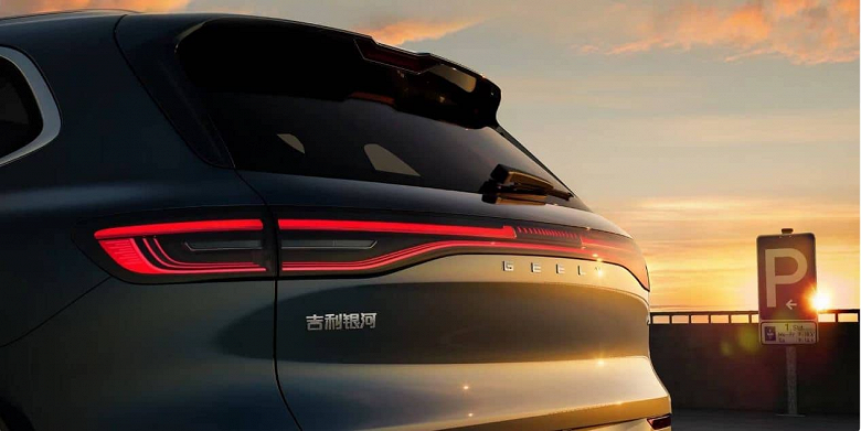 Geely дешевле $16 000, копирующий Porsche Macan и Mercedes-Benz EQC, моментально стал хитом: за неполный месяц продано более 12 000 Geely Galaxy E5