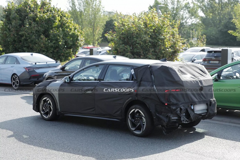 Прототип нового Kia Ceed попал в аварию во время тестов, но все равно смог передвигаться самостоятельно