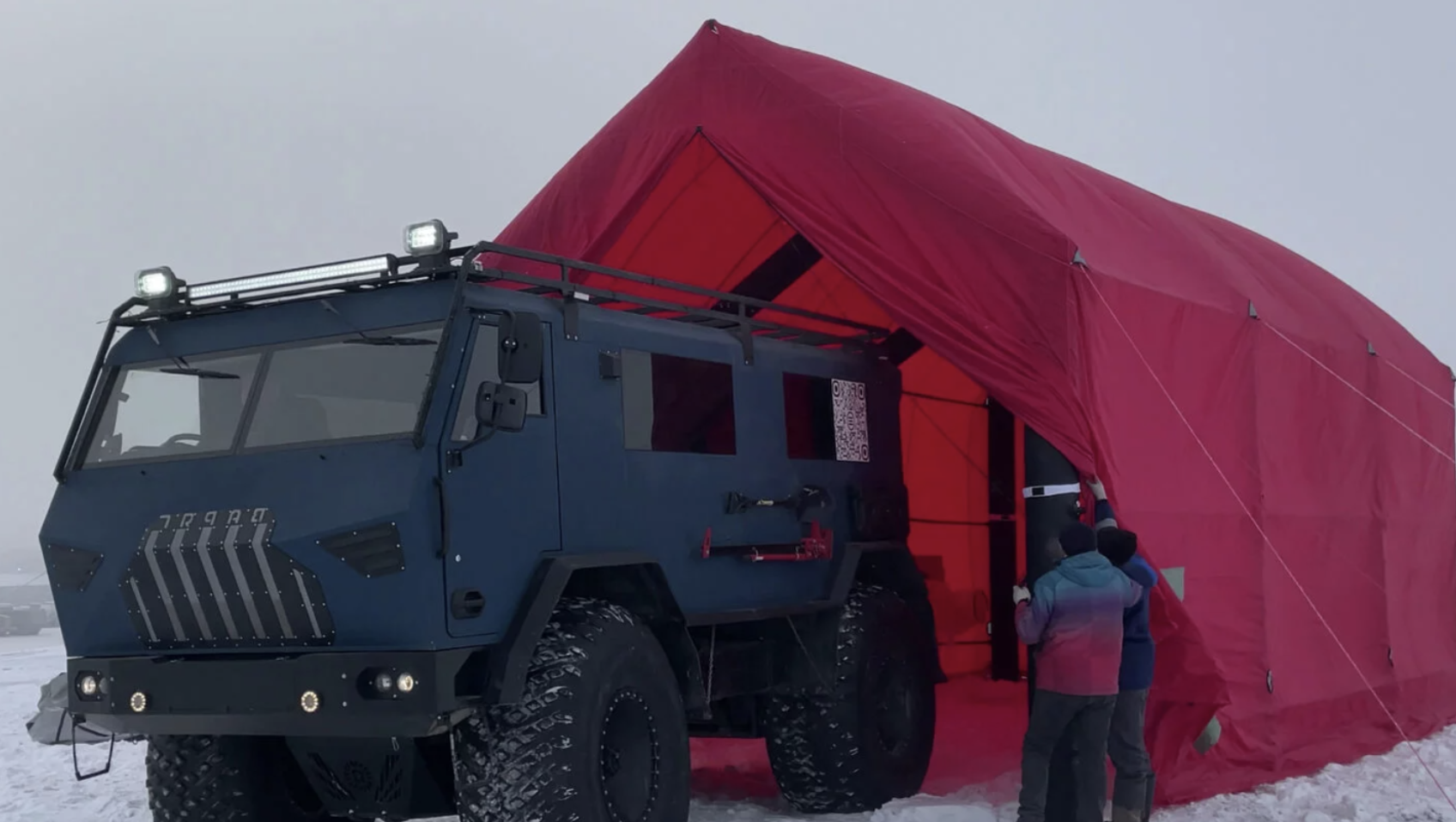 В одной палатке можно организовать полноценную ремонтную мастерскую в тайге.  