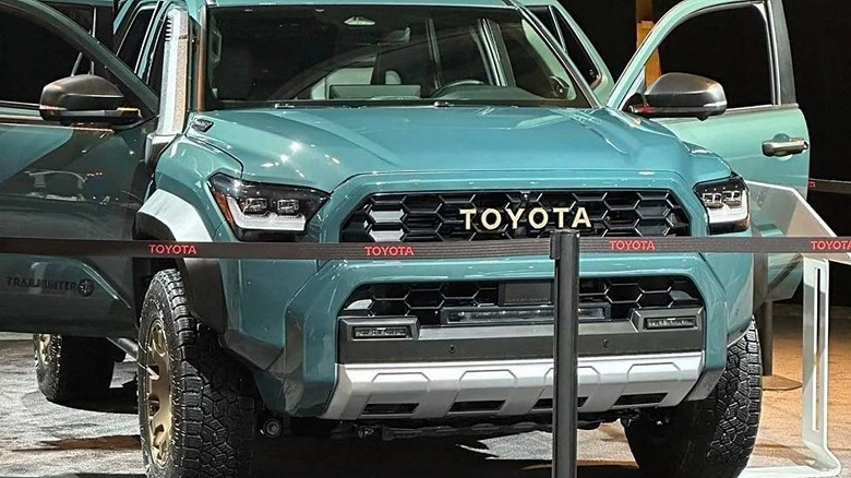 Представлена совершенно новая Toyota 4Runner. В топовой версии внедорожника мотор от нового Land Cruiser Prado 250