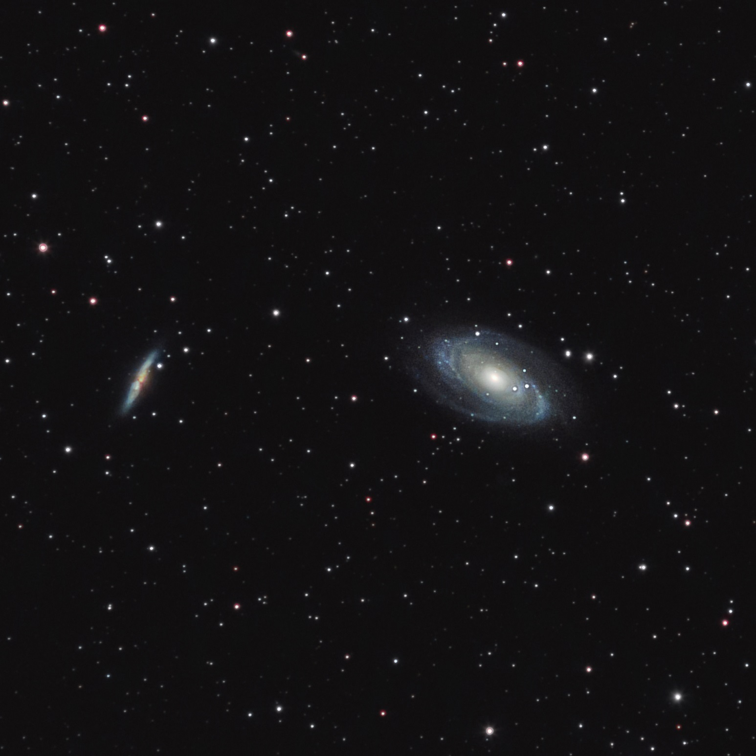 M81 и M82 (Галактики Боде и Сигара); Объектив: Юпитер-21M; Камера: Sony NEX-5T; Монтировка: Самодельный астротрекер; Софт: DeepSkyStacker, FITStacker, LightroomЭкспозиция: 350 x 30" ISO/Gain: 1600 - f5.6330 x 30" ISO/Gain: 3200 - f5.6