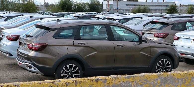 Так будет выглядеть обновленная Lada Vesta Life за 1,6 млн рублей. Живые фото машины