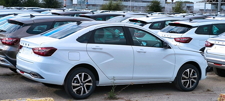 Так выглядит самая топовая Lada Vesta. Много фото и список оборудования