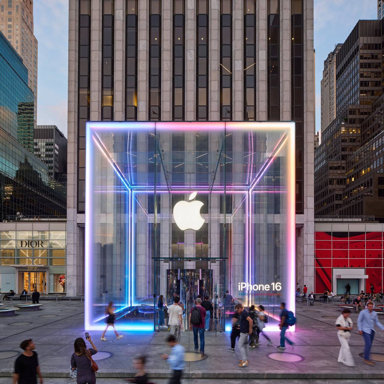 Apple Fifth Avenue в Нью-Йорке (© Apple)