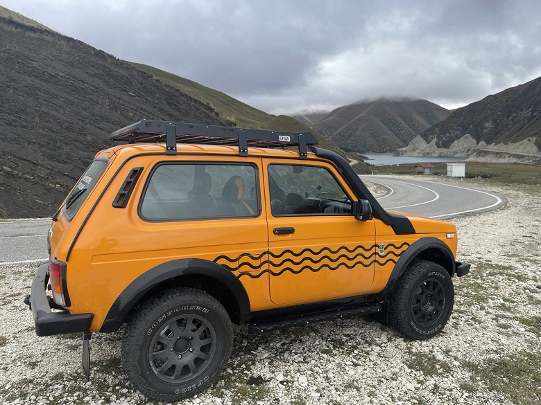 Это новейшая Lada Niva Sport. Модернизированный внедорожник испытывают на Кавказе