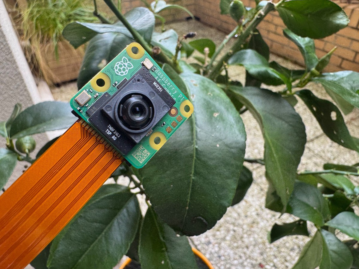 Вот она Raspberry Pi AI Camera