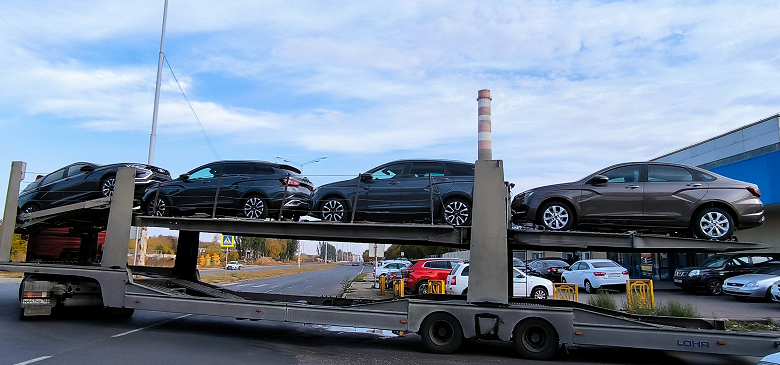 Lada Vesta с ESC во всех комплектациях отгружают с АвтоВАЗа «в сумасшедшем темпе»: свежие фото с завода