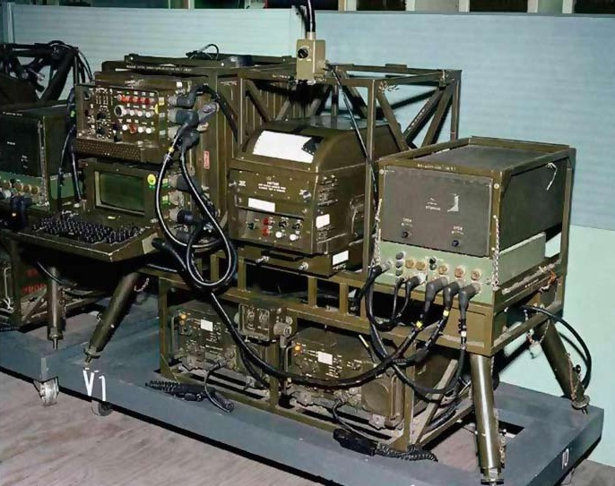 Аппаратура AN/GSG-10 TACFIRE (Tactica Fire Direction System) в начале 80-х была способна за 7 секунд обработать до 1000 разведанных целей, потом затратить 10 сек на их анализ и потом за 15 сек выработать данные по целеуказанию для дивизиона