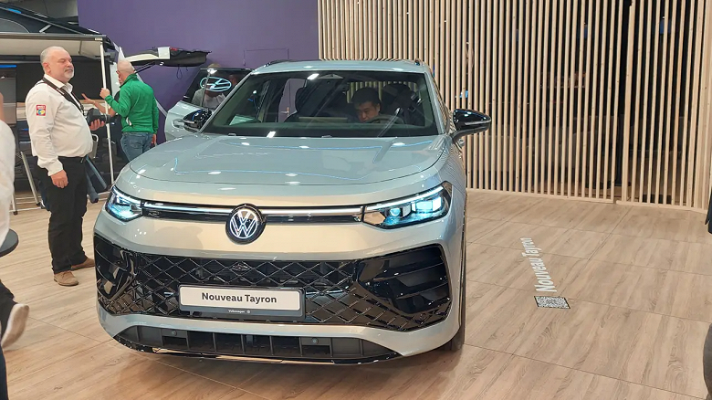 Замена Tiguan с опциональным третьим рядом: Volkswagen Tayron показали вживую, новинку уже можно заказать в Европе