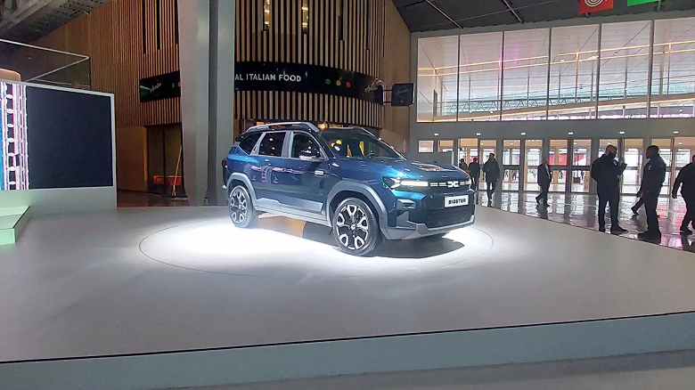 Заменитель Duster. В Париже впервые вживую показали новый Dacia Bigster