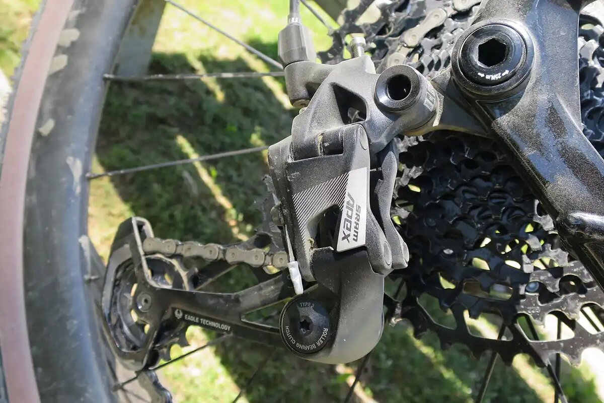 SRAM Apex Eagle предлагает серийную смешанную сборку для гравийного велосипеда. Уоррен Росситер