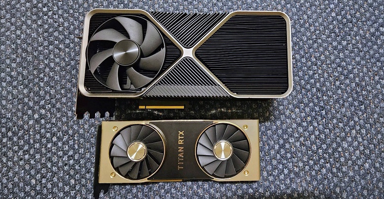 Это прототип так и не вышедшей GeForce RTX 4090 Ti. Фотографии указывают на гигантские размеры карты