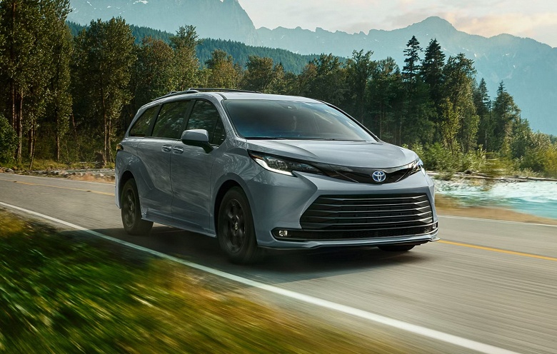 Любимый минивэн американцев — уже в России. Дилеры привезли Toyota Sienna 2024 с полным приводом и экономичной гибридной силовой установкой