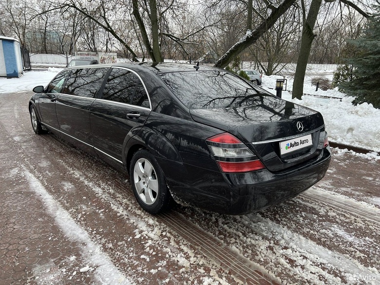 Лимузин Mеrcеdes-Benz S-класса продают в России дешевле Lada Granta, но есть нюанс: это не оригинальный Pullman и есть сложности с постановкой на учет