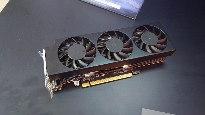 Маленькая низкопрофильная видеокарта, которая быстрее GeForce RTX 4060. Gunnir представила Arc B580 в таком исполнении